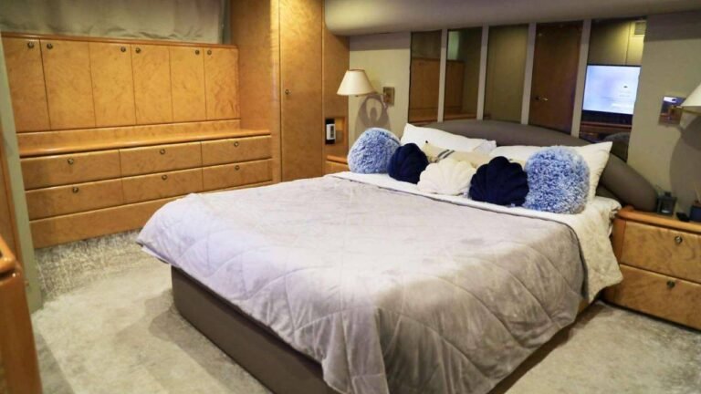 Corniche Yacht Rental Abu Dhabi 66 Room View