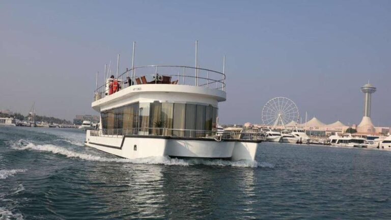 Corniche Yacht Rental Abu Dhabi 94 50-foot luxury houseboat yacht in Abu Dhabi