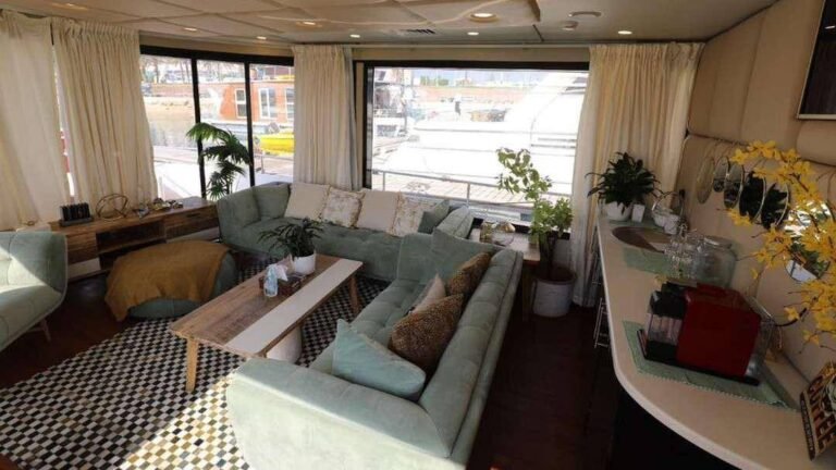 Corniche Yacht Rental Abu Dhabi 96 Water slide and trampoline onboard yacht in Abu Dhabi