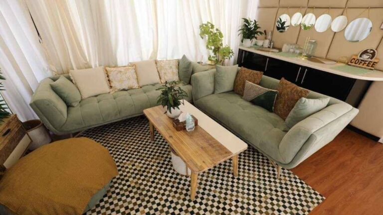 Corniche Yacht Rental Abu Dhabi 97 Elegant indoor lounge on private yacht