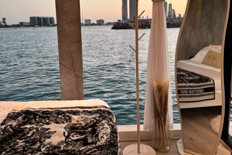 Corniche Yacht Rental Abu Dhabi 49 Yacht with view in Abu dhabi