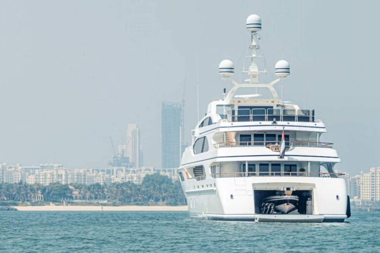 Cocktail bar on Luxx Beauty yacht serving premium drinks during Abu Dhabi Grand Prix yacht party.