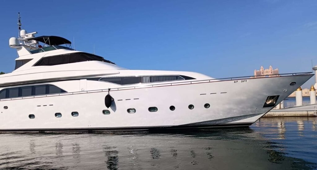 Yacht rental Abu Dhabi | Rent a Yacht Abu Dhabi 83 Private yacht in Abu Dhabi Marina with yacht guide assisting guests