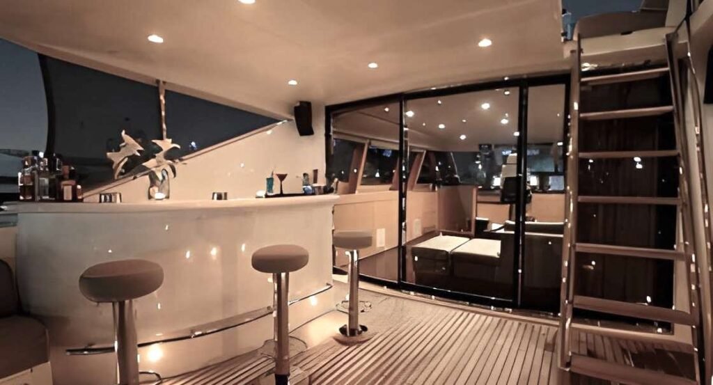 Yacht rental Abu Dhabi | Rent a Yacht Abu Dhabi 85 Yacht rental Abu Dhabi with experienced captain and coach on board