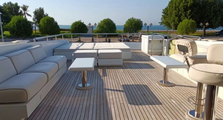 Corniche Yacht Rental Abu Dhabi 39 "Modern Abu Dhabi yacht with professional yacht crew and coach