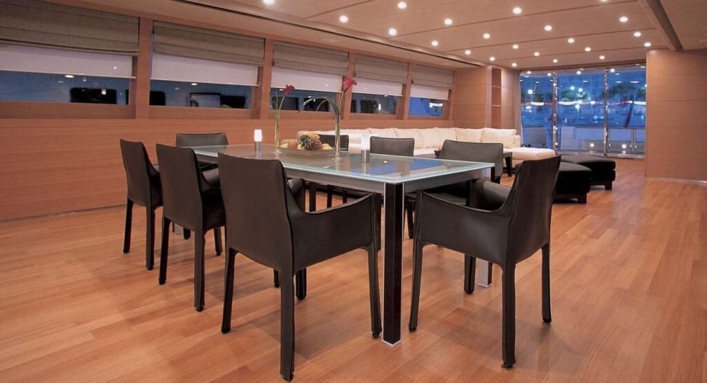 Yacht rental Abu Dhabi | Rent a Yacht Abu Dhabi 91 Luxury yacht experience in Abu Dhabi with onboard coach and staff