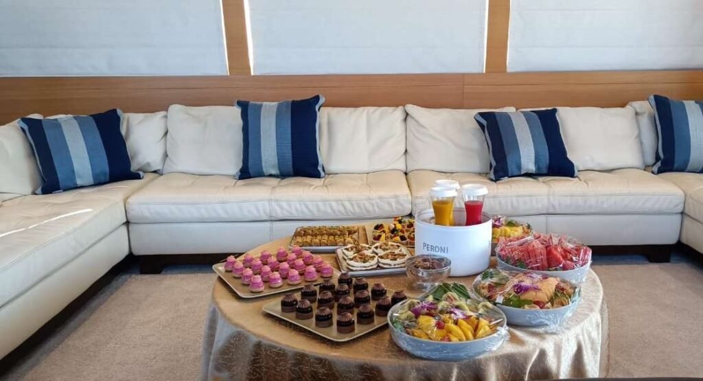 Yacht rental Abu Dhabi | Rent a Yacht Abu Dhabi 92 Abu Dhabi yacht rental offering private tours with coach assistance