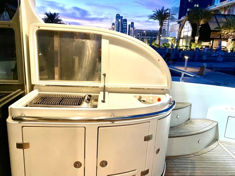 Corniche Yacht Rental Abu Dhabi 27 yacht rental abudhabi azimut 68
