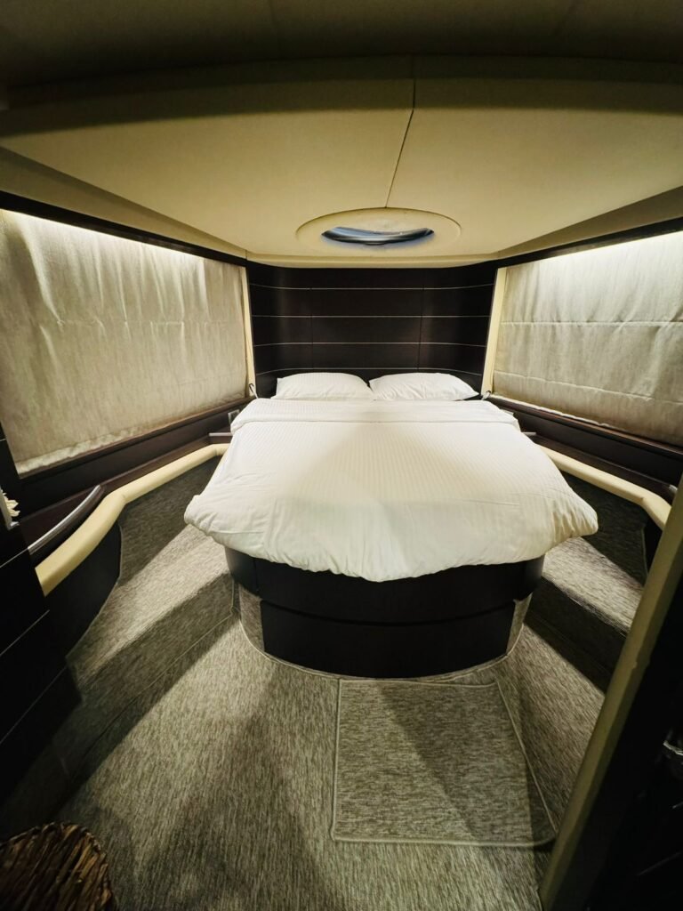 Yacht rental Abu Dhabi | Rent a Yacht Abu Dhabi 35 Luxury yacht hire Abu Dhabi – Azimut yacht cruise with stunning sunset view