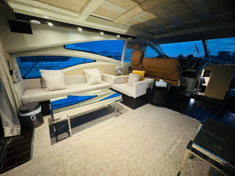 Corniche Yacht Rental Abu Dhabi 33 Azimut yacht available for rent in Abu Dhabi – elegant design on open sea.