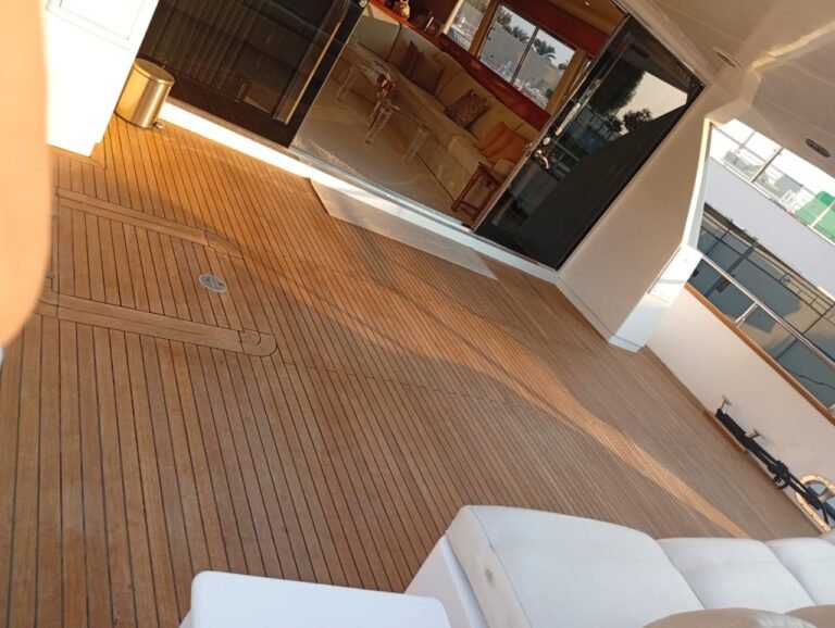 Corniche Yacht Rental Abu Dhabi 71 Premium Raya 88 yacht in Abu Dhabi for luxury private charters, celebrations and VIP cruises.