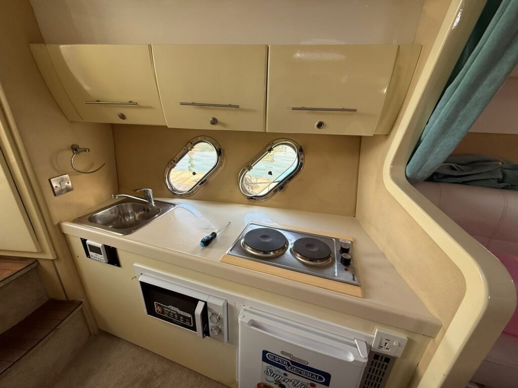 Yacht rental Abu Dhabi | Rent a Yacht Abu Dhabi 30 luxury 42ft yacht charter abu dhabi daytime cruise